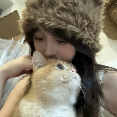 住宅区的两人